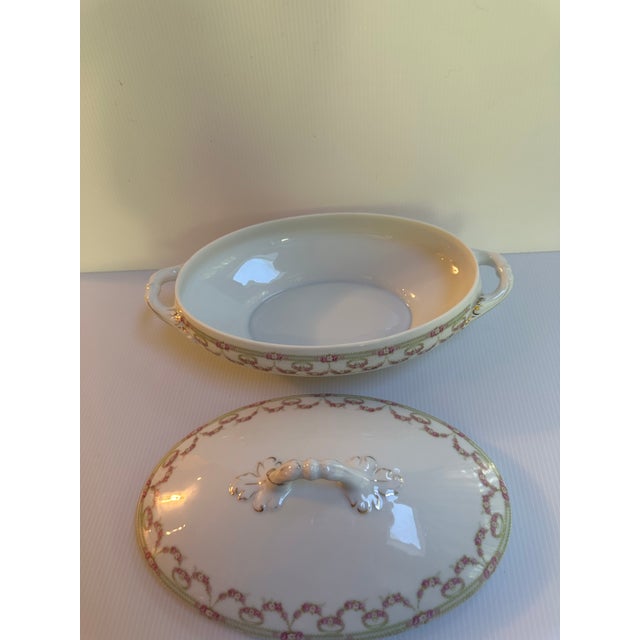 Rudolf Schwarz Antique 1904s Schwarzburg Rudolstadt Austria, Straus & Sohne Manufacturer, Porcelain Covered Casserole Serving Dish Floral Design For Sale - Image 4 of 18