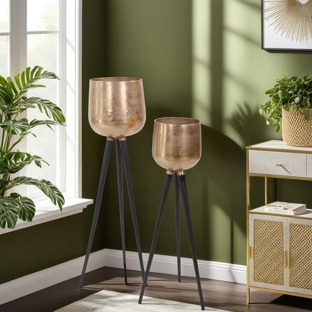 Finn Tripod Planter- Large For Sale - Image 9 of 10