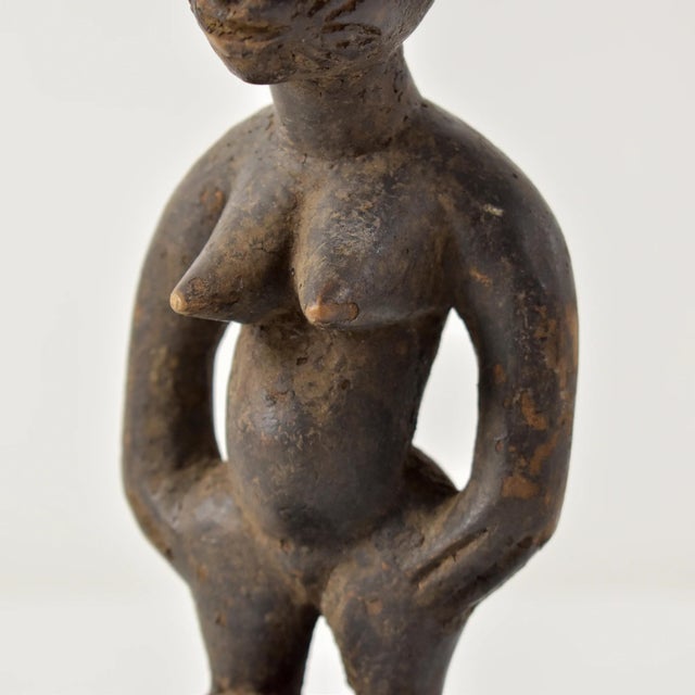 African Early 20th Century Yoruba Ibeji Female Miniature Figure 10 Inch on Base Nigeria For Sale - Image 3 of 9
