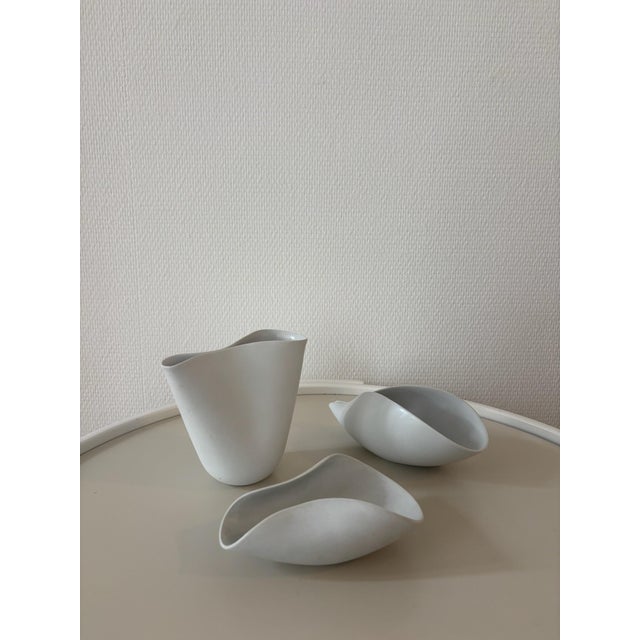 Vases and Bowl in White Stoneware by Stig Lindberg for Gustavsberg, 1950, Set of 3 For Sale - Image 9 of 9