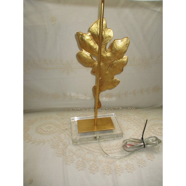 Vintage Maitland Smith Style Golden Oak Leaf on Lucite Base Table Lamp For Sale - Image 4 of 11