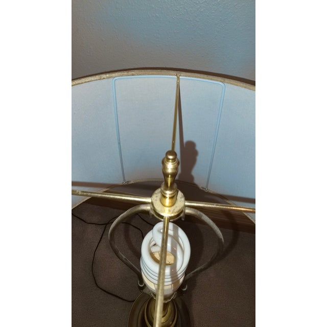 Mid-Century Modern Vintage Mid-Century Modern Solid Brass Trophy / Urn Table Lamp For Sale - Image 3 of 10