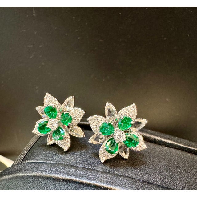 2010s 2.5Ct Natural Zambian Emerald & 1.75 Ct Diamond & Rose cut Diamond Earring 18KG For Sale - Image 5 of 18