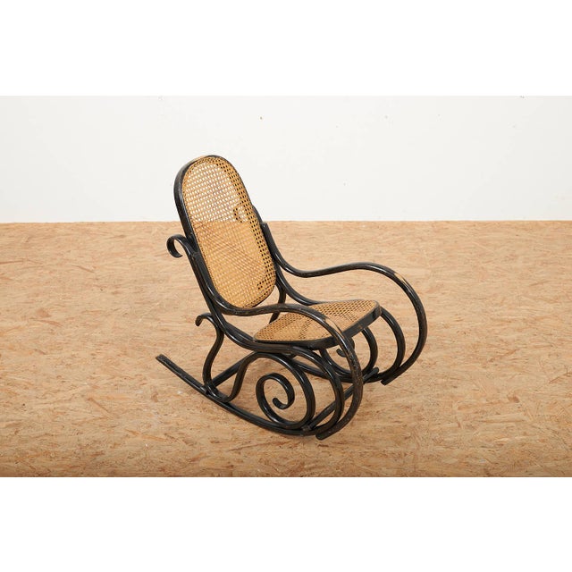 No. 10 Childrens Rocking Chair in Bentwood and Cane from Michael Thonet, 1860s For Sale - Image 4 of 13