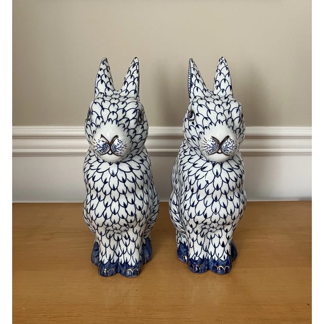 Vintage MCM Herend-Style Fishnet Bunny Rabbit Figurines -Set of 2 For Sale - Image 4 of 4