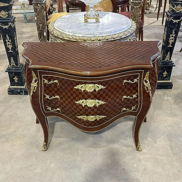 A classic touch for your home. This commode has checkered details. It has 3 drawers decorated with gold handles. Has a...