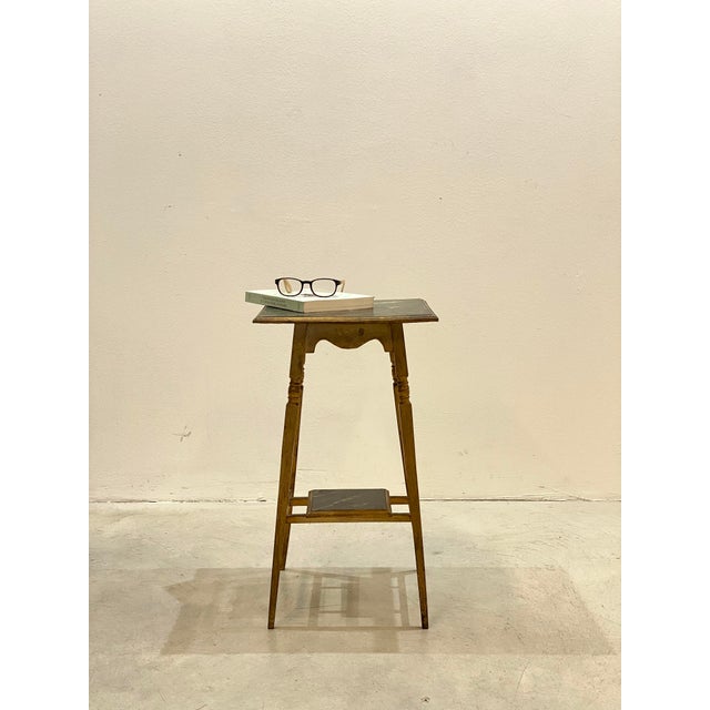 Small 1940s coffee table in gilded wood and faux marble lacquer