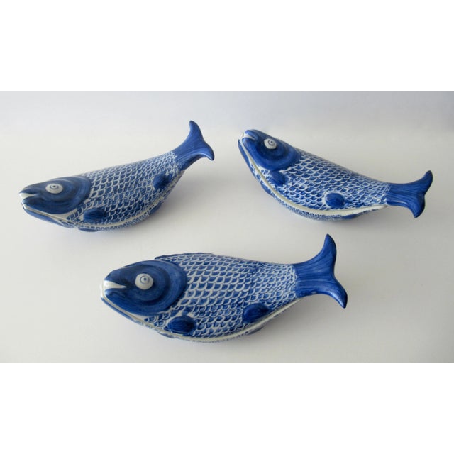 Seymour Mann Vintage C.1998 Asian (Seymour Mann) Blue & White Blanc De Chin Koi Fish Lidded Serving Dishes - 3 Sets For Sale - Image 4 of 13