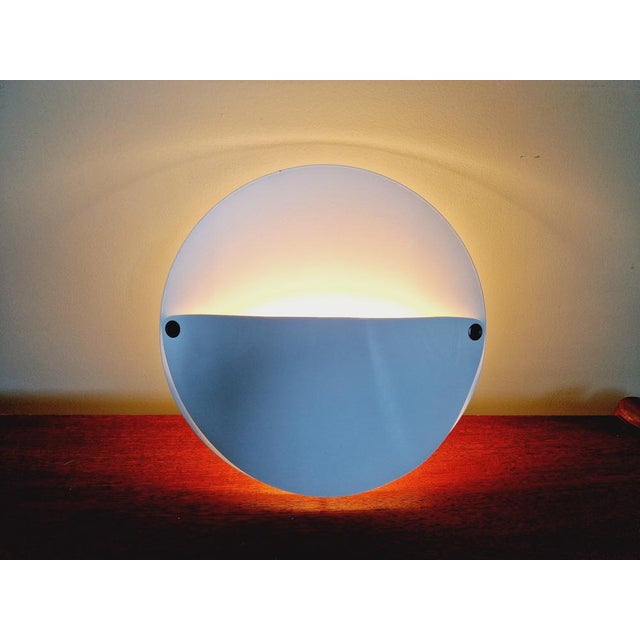 Wall light in white lacquered metal, achille castiglioni design for the italian manufacturer flos in the 80s. the wall...