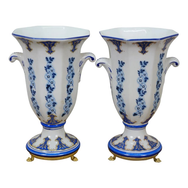 Mid 20th Century 2 Jb Hirsch Corsi Italian Blue & White Floral Porcelain Mantel Vases Urns 9" For Sale
