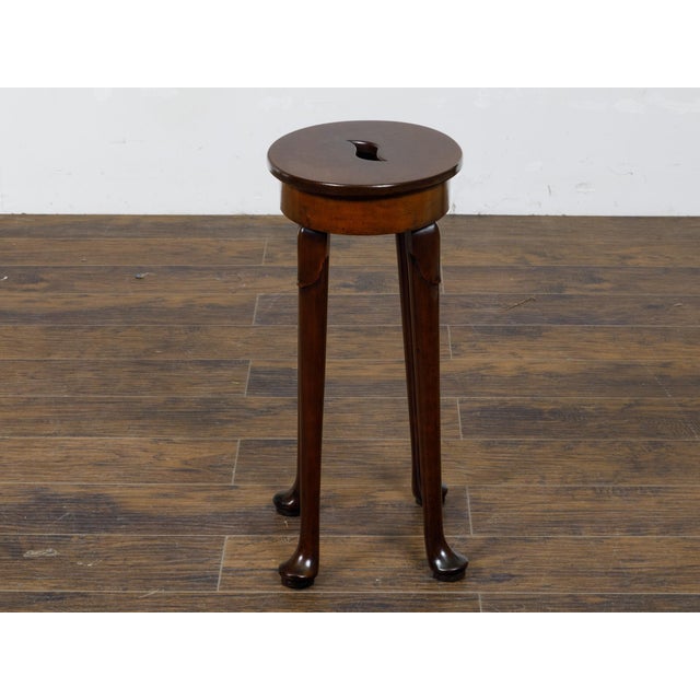 19th-Century English Walnut Stool with Hand-Cut Central Handle and Pad Feet For Sale In Atlanta - Image 6 of 10
