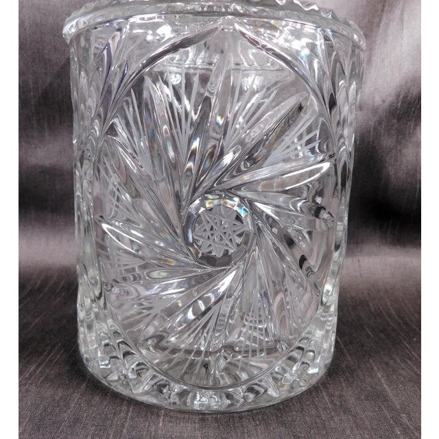 Traditional 1950s Cut Crystal Biscuit Jar With Whirling Star For Sale - Image 3 of 4