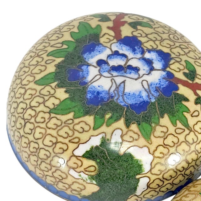 Mid-to-Late 20th Century Yellow Chinese Cloisonné Graduated Lidded Boxes, Set of 3 For Sale - Image 14 of 15