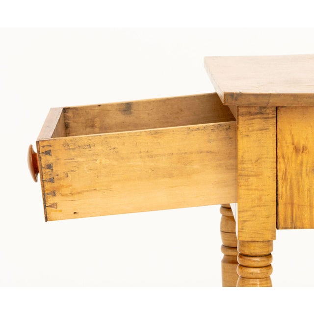 Federal Style Maple Bedside Table For Sale In New York - Image 6 of 7
