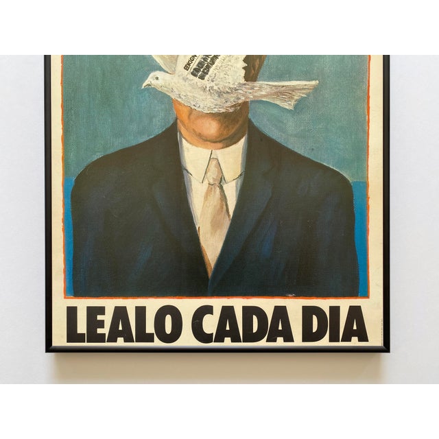 Mid-Century Modern Reinhard Gade " Diario 16 : Alternativa De Prensa Democratica " Vintage 1979 Surrealist Lithograph Print Framed Spain Democracy Political Poster For Sale - Image 3 of 14