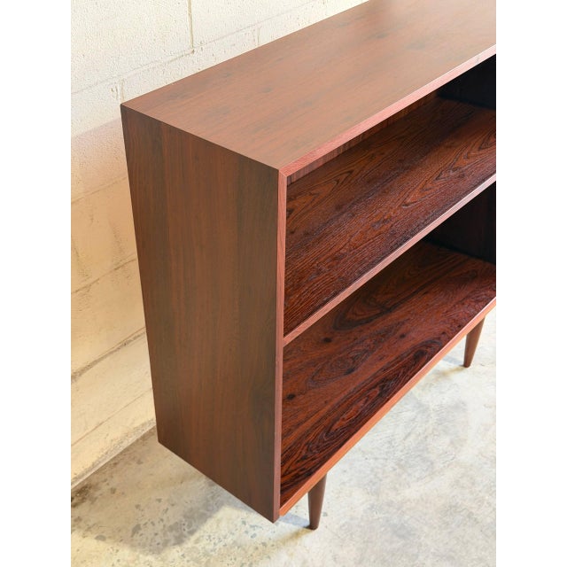 1960s Rosewood Bookcase Shelving Unit With Tapered Legs Storage Display Denmark 1960s For Sale - Image 5 of 10