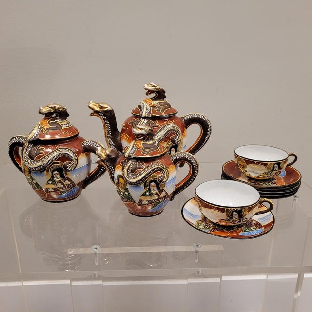19th Century Tu y yo Satsuma Porcelain Sest with Dragon and Wise Men Motif, Japan, Set of 7 For Sale - Image 6 of 17