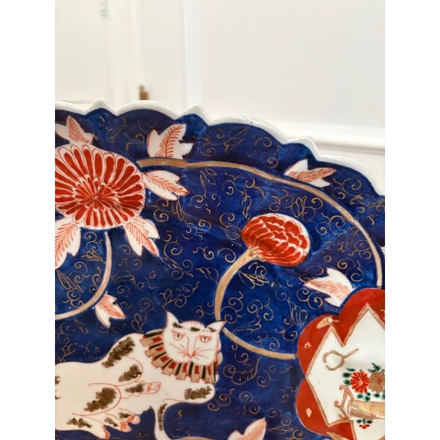 Japanese Late 19th Century Meiji Period Large Imari Platter With a Cat For Sale - Image 3 of 12