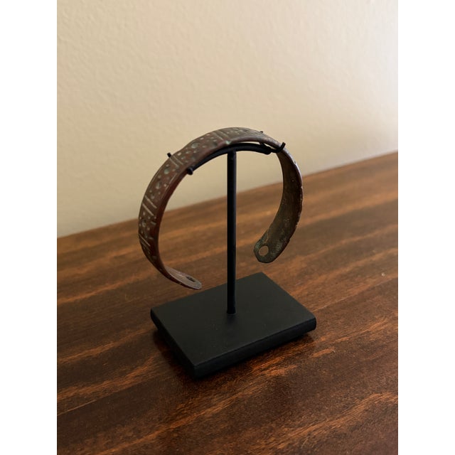 Ancient Roman Bronze Bracelet on Custom Steel Museum Mount For Sale - Image 11 of 11
