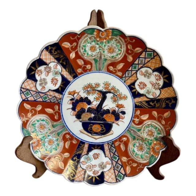 Japanese Imari Plate with a Scallop Shaped Edge, 1900s For Sale