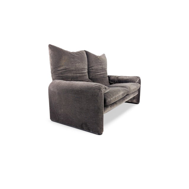 Cassina Maralunga Two-Seater Sofa by Vico Magistretti for Cassina For Sale - Image 4 of 10