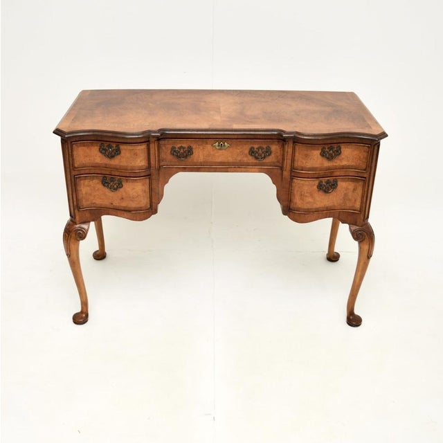 A superb antique figured walnut Queen Anne style desk. This was made in England, it dates from around the 1900-1910...