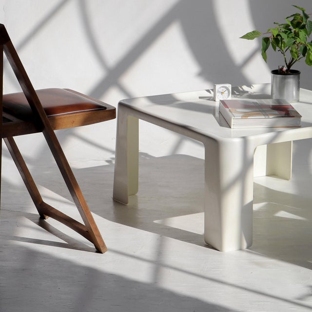 Amanta Large Plastic Coffee Table by Mario Bellini for B&c Italia - Space Age For Sale - Image 9 of 14