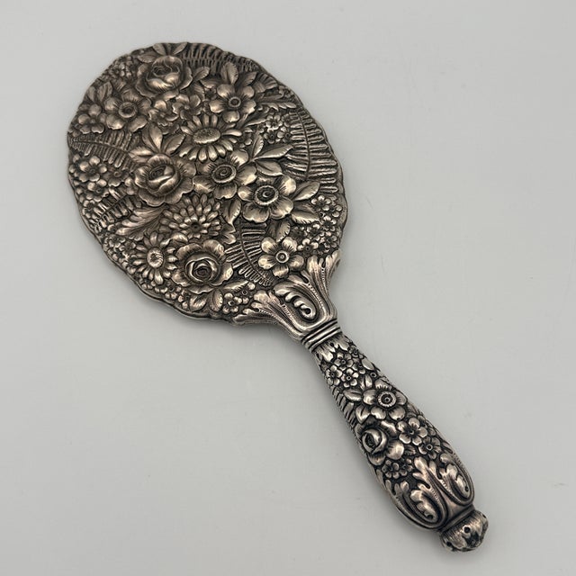 Antique Repoussé Frisiertisch Set in Sterling Silber from Tiffany & Co., 1890s, Set of 7 For Sale - Image 18 of 18