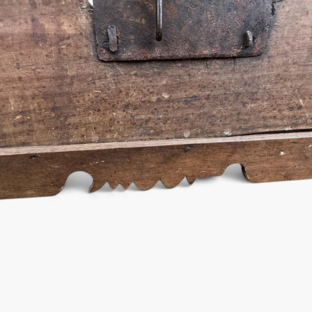 18th Century Antique 18th Century Wooden Trunk Coffer – Primitive Dovetail Chest For Sale - Image 5 of 16