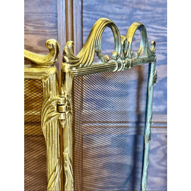 French Provincial Vintage French Provincial Style Bird & Flower Design Brass Fireplace Screen For Sale - Image 3 of 10