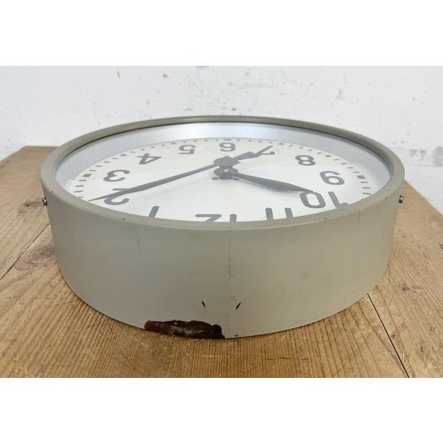 Industrial Factory Wall Clock from Pragotron, 1960s For Sale - Image 14 of 18