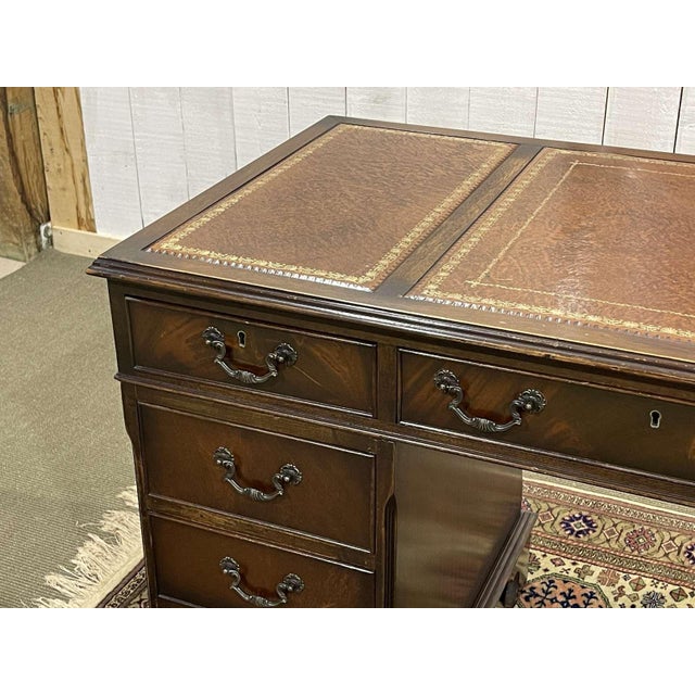 English Desk with Mahogany Pedestals and Leather Top, 1950s For Sale - Image 17 of 18