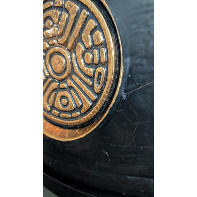 Vintage Black & Gold Chinoiserie Table Lamp With Asian Medallion and Matching Finial For Sale In Tampa - Image 6 of 13