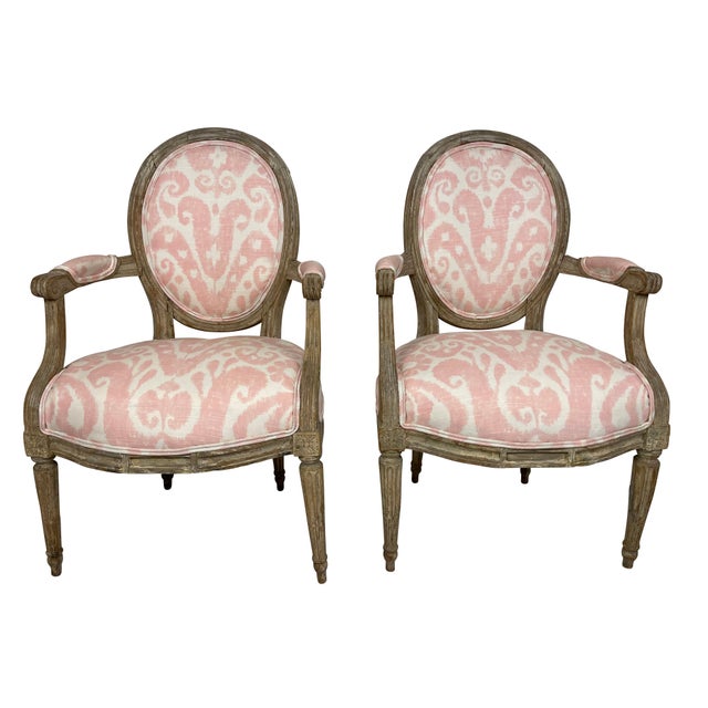 1940s French Louis XVI Style Grey Painted Armchairs in Pink Ikat Fabric - A Pair For Sale - Image 10 of 18
