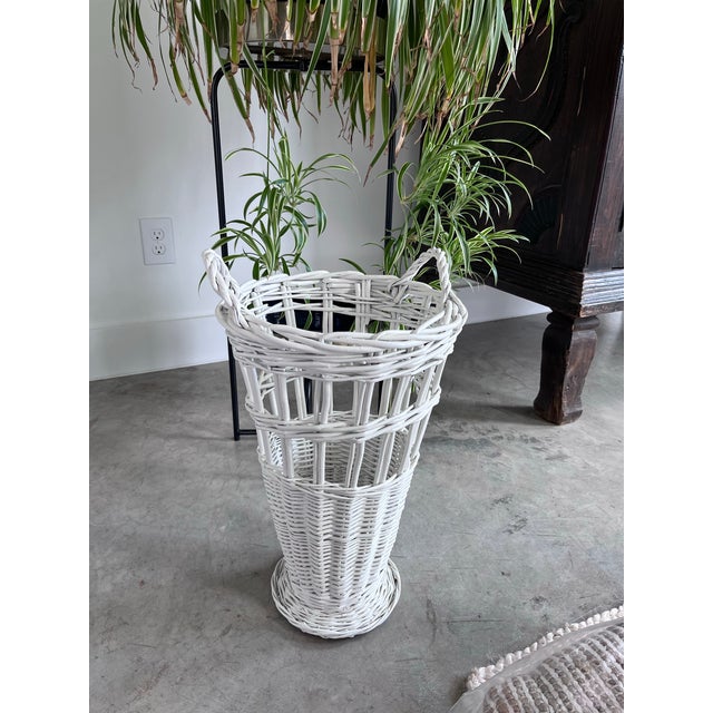 Boho Chic 1980s Woven White Wicker 20.5” Basket For Sale - Image 3 of 8