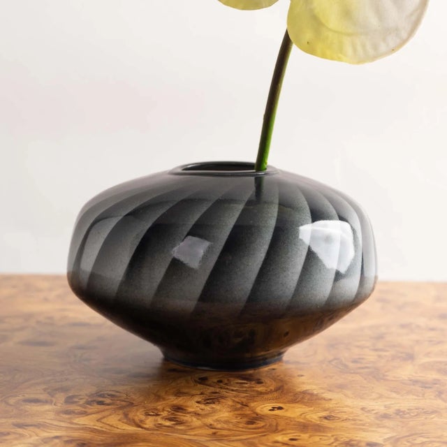 1980s Vintage Grey and Black Abstract Vase For Sale - Image 5 of 7
