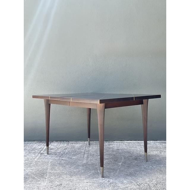 This masterful extendable dining table by the legendary Tommi Parzinger epitomizes the "New York Modern" glamour of the...
