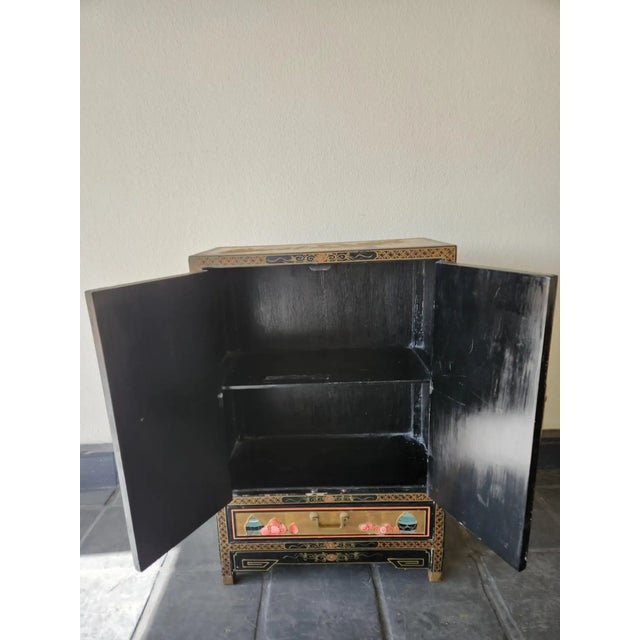 1950s Chinoiserie Hand Painted Elegant Gold Leaf Chinese Cabinet For Sale - Image 4 of 12