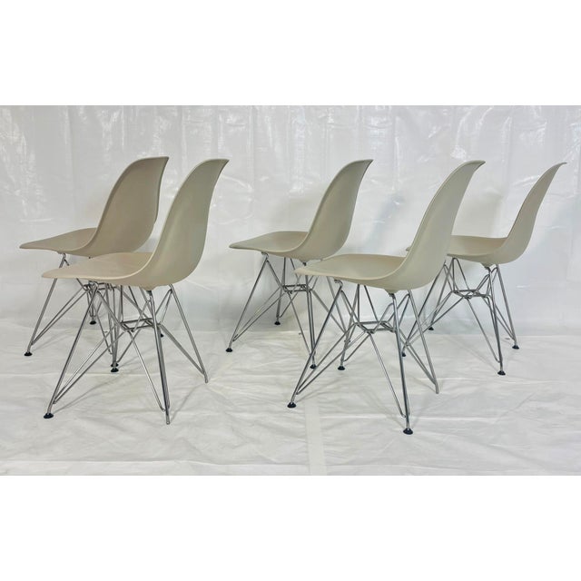 Cream Set of Five Charles & Ray Eames Molded Shell Chairs for Herman Miller, Usa 2016 For Sale - Image 8 of 18