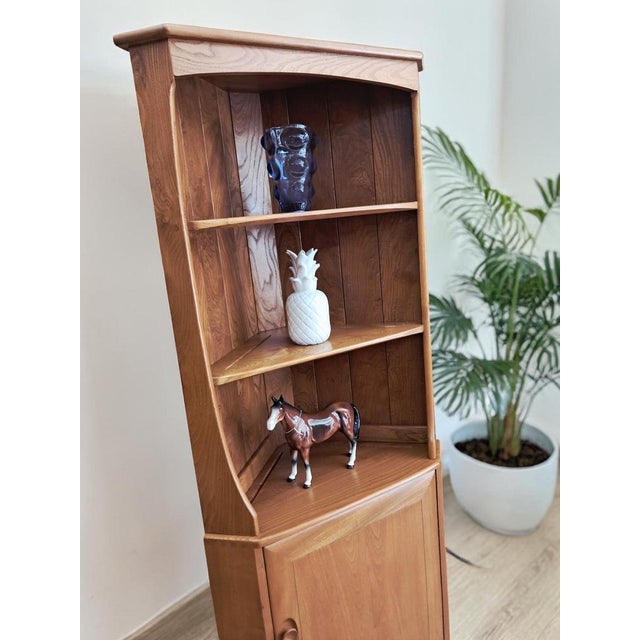 Mid-Century Modern Windsor Corner Display Units in Elm by Lucian Ercolani for Ercol, 1980s, Set of 2 For Sale - Image 10 of 18