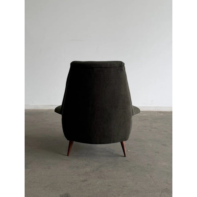 W32.75 D34.75 H37.5 SW19 SD22 SH17.75 Freshly reupholstered in a woven linen and leather cushion. Legs refinished in a...