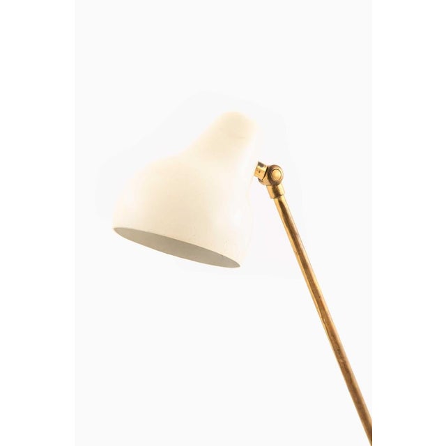 This table lamp, designed by vilhelm lauritzen and produced by louis poulsen in denmark, is a refined example of mid-...