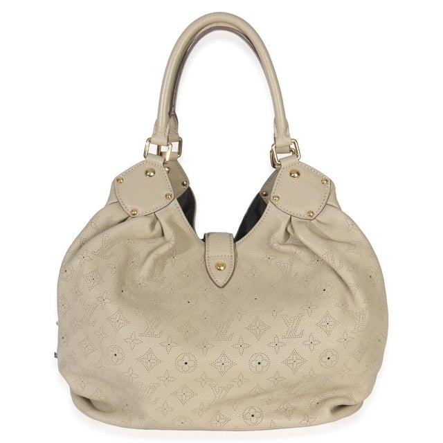 2010s Beige Monogram Mahina L Hobo For Sale - Image 5 of 9
