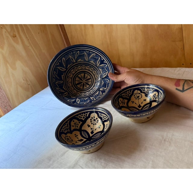 Vintage Moroccan Safi Pottery Nesting Bowl Set in Hand-Painted Cobalt Blue, 1950, Set of 3 For Sale - Image 10 of 17