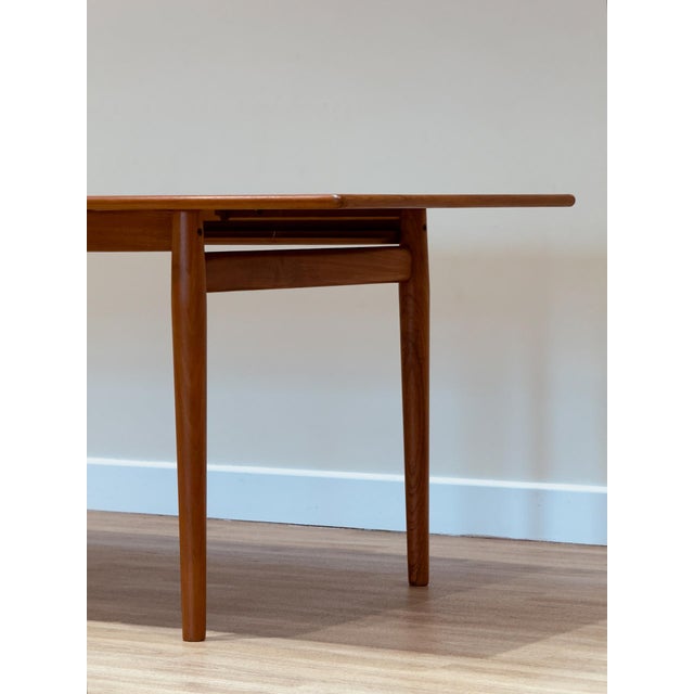 Mid-Century Modern Danish Teak Extending Dining Table by Johannes Andersen for Heals, 1960s For Sale - Image 9 of 17