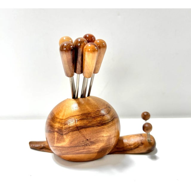 Wood Mid Century Snail Cocktail Pick Set – Vintage Wood Snail Hors D’Oeuvres Picks, Barware & Charcuterie Set (6) For Sale - Image 7 of 7