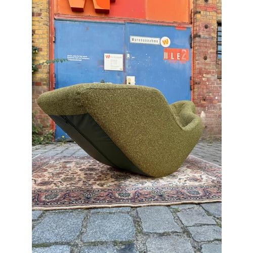 An extravagant, one-of-a-kind piece: This Italian designer chaise longue from the 1970s combines organic design with the...