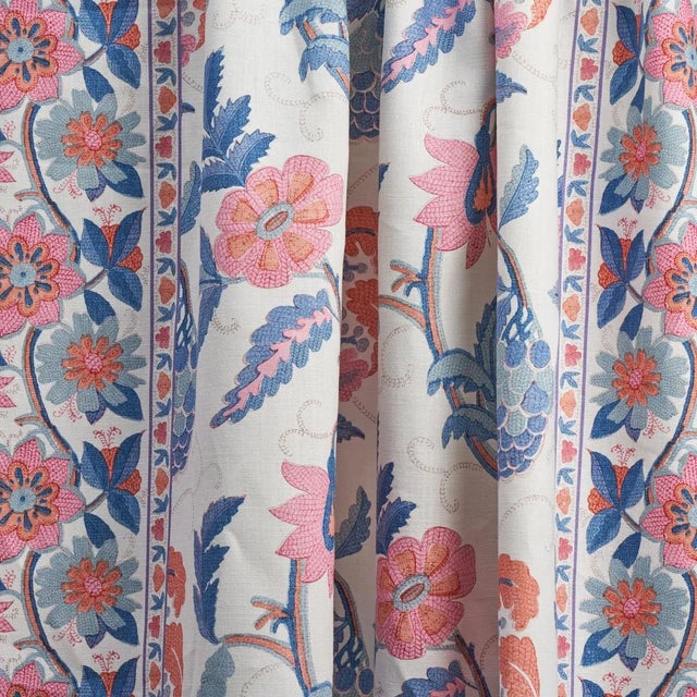 Not Yet Made - Made To Order Sample - Schumacher Indali Bordered Linen Fabric in Rose & Indigo For Sale - Image 5 of 6