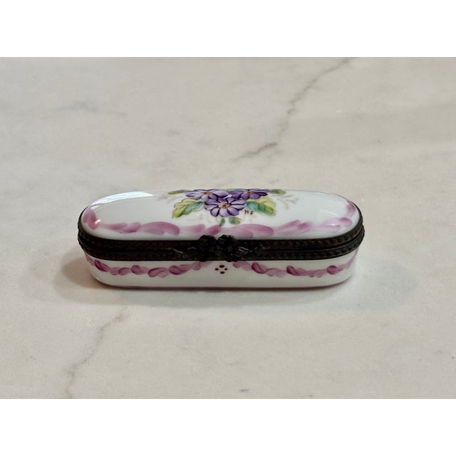 French Vintage Limoges Trinket Box - Hand Painted and Signed For Sale - Image 3 of 9