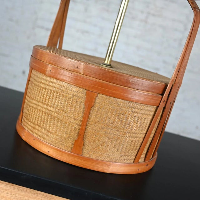 Wood Late 20th Century Chinoiserie or Asian Style Rattan & Wicker Basket Table Lamp With New White Drum Shade For Sale - Image 7 of 12